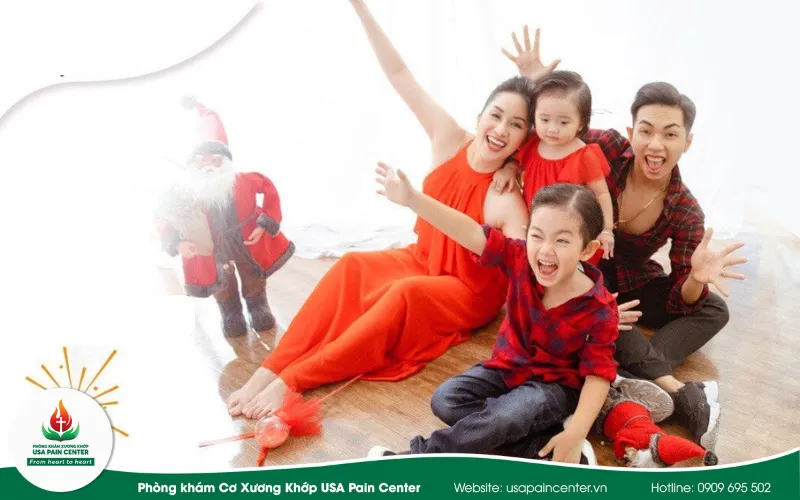 Bí quyết bảo vệ hệ cơ xương khớp từ Nữ hoàng Dance Sport Khánh Thi và chồng Phan Hiển