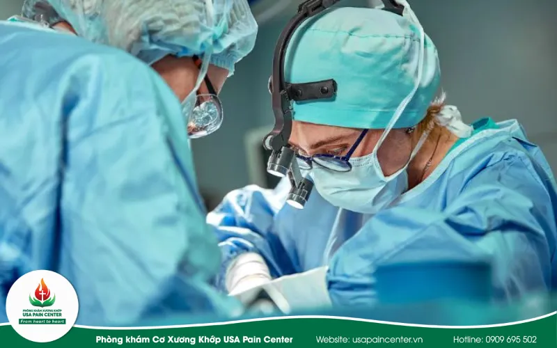nguyên nhân và triệu chứng đau lưng