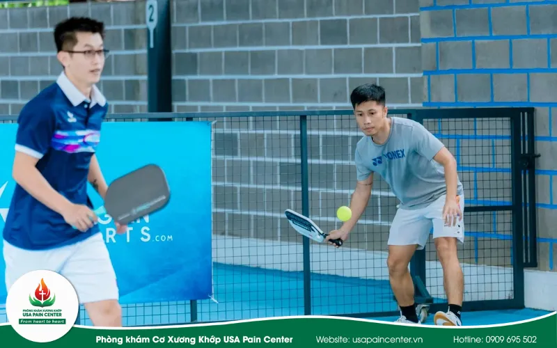 Mở rộng biên độ hông cà cơ khép để phòng ngừa chấn thương khi chươi Pickleball