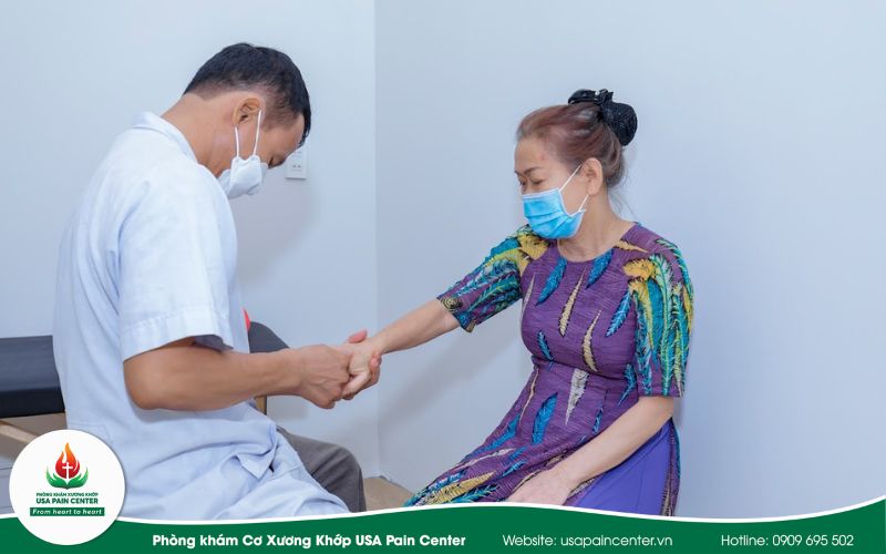 Hội chứng ngón tay lò xo là gì?