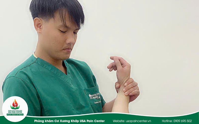 Lợi ích vượt trội của thủ thuật trị liệu ngón tay lò xo tại Usa Pain Center so với tiêm thuốc và phẫu thuật