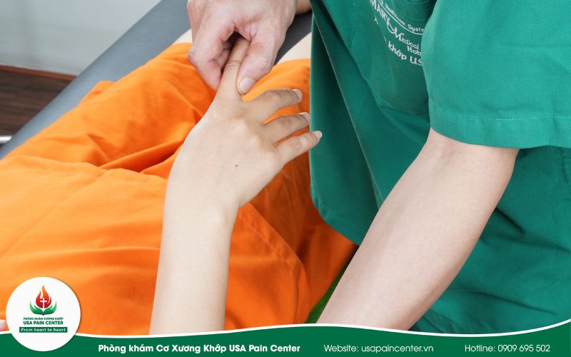 Cách phục hồi chức năng ngón tay lò xo tại USA Pain Center