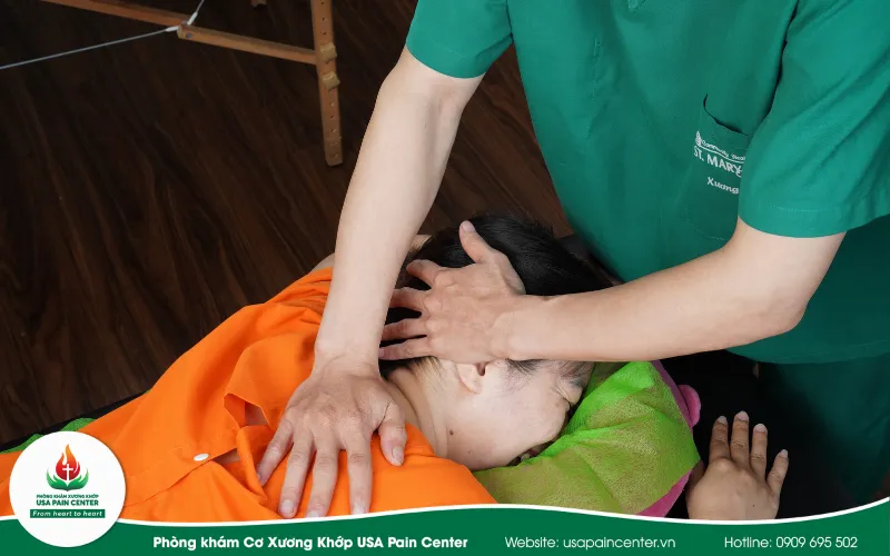 4 bước chữa nhức mỏi cổ vai gáy tại nhà an toàn