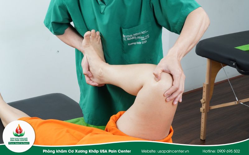Bị đau đầu gối có nên đi bộ không?
