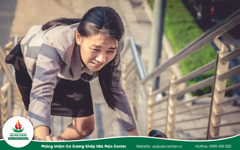 Vì sao thoái hóa khớp gối nên hạn chế leo cầu thang?